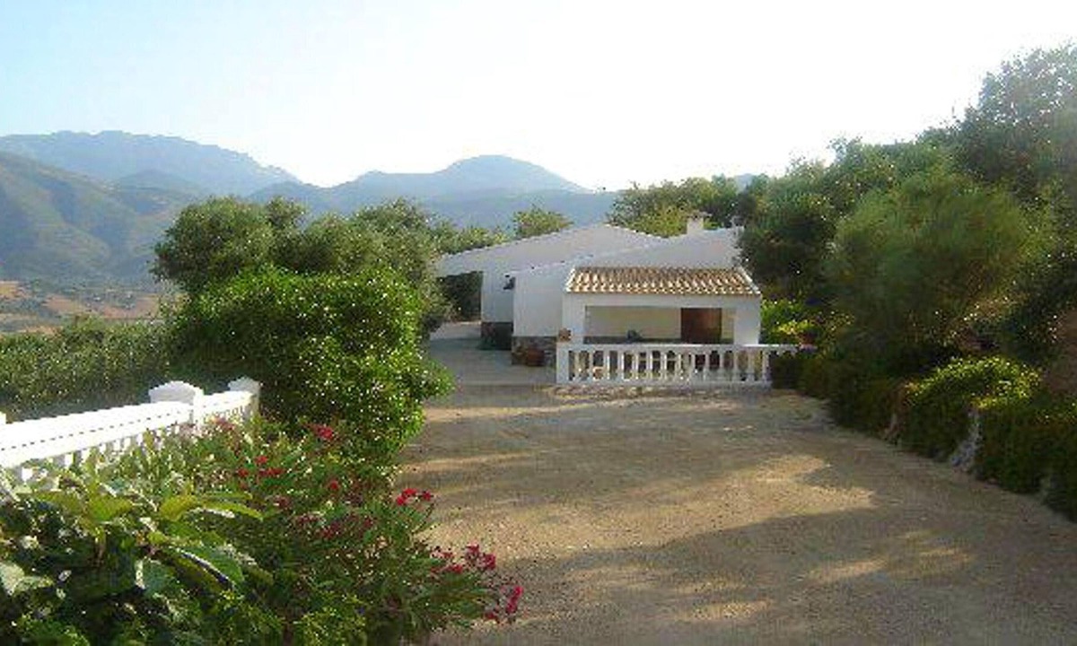 El Gastor Ski Chalet | Homerez - Beautiful chalet for 4 ppl. with terrace at El Gastor