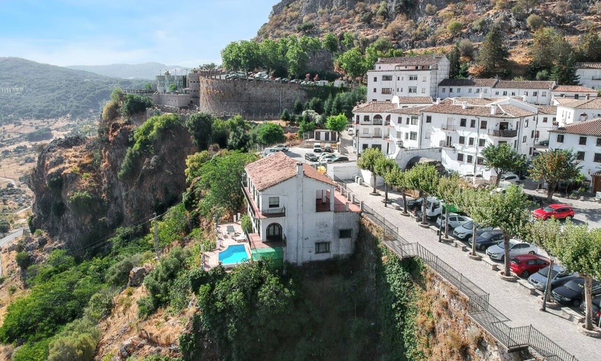 Grazalema Ski Chalet | Homerez - Chalet in Grazalema