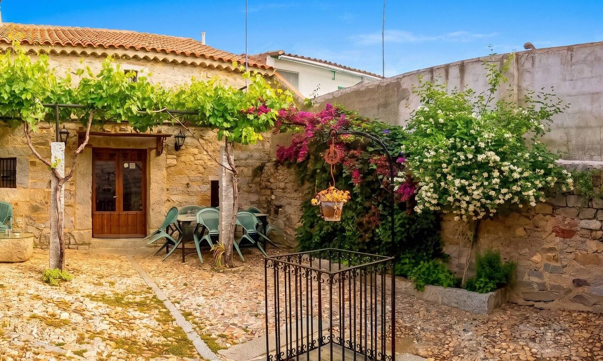 Anora House | Homerez - Charming House in Añora with Garden