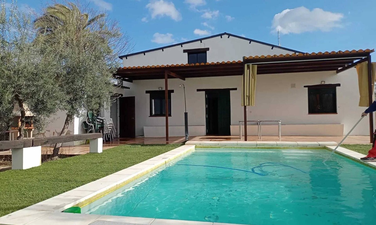 Arahal Villa | Homerez - Villa in Valleverde