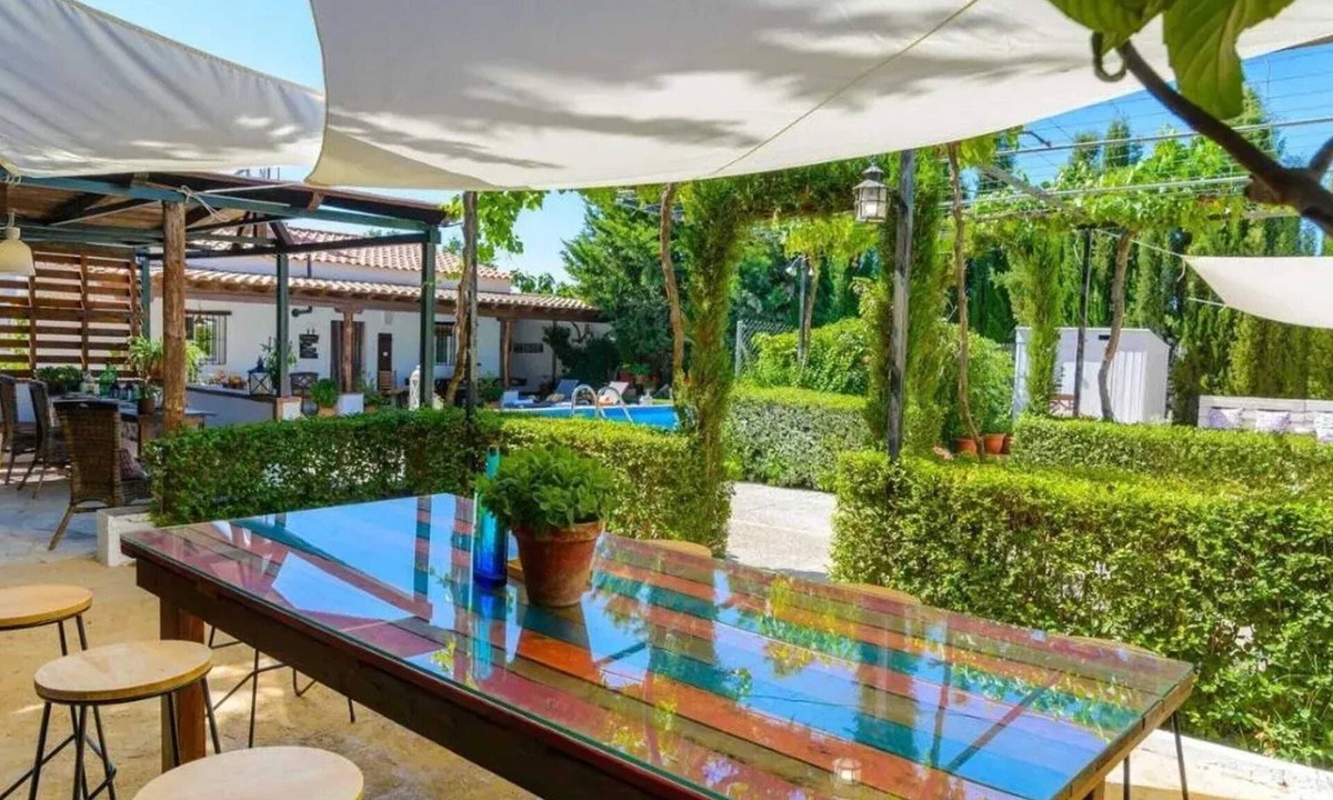 Chauchina Villa | Homerez - Grand Villa in Chimeneas, private pool