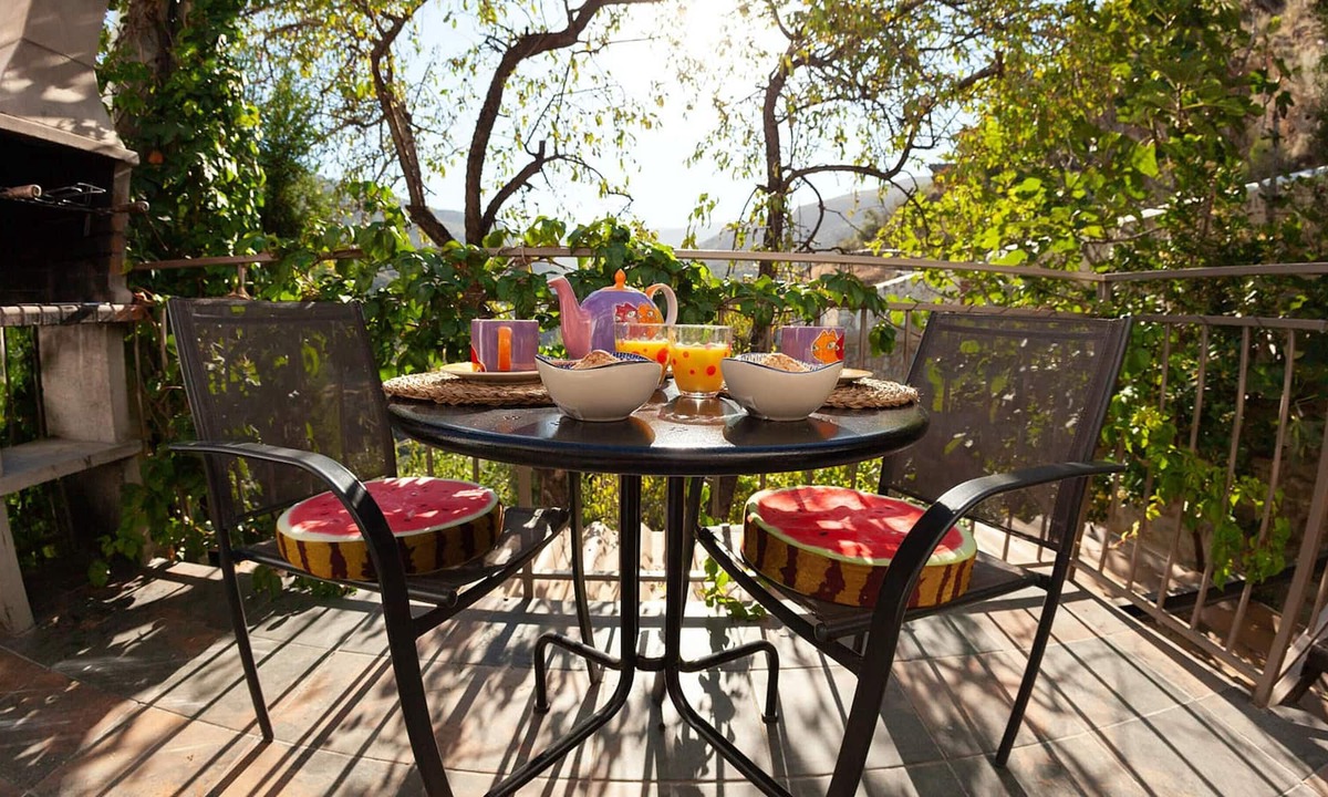 Laroya House | Homerez - Nice house for 2 ppl. with shared pool, jacuzzi and terrace at Laroya