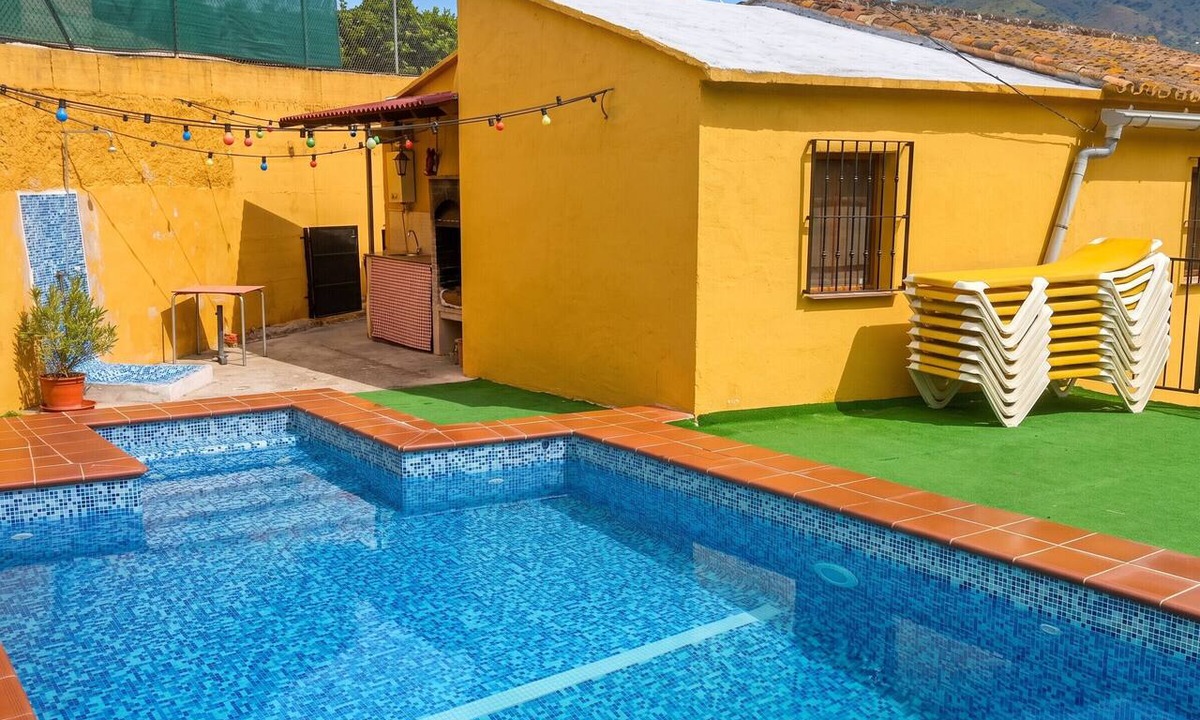 Portugalejo House | Homerez - Quaint House in Canillas with Private Pool