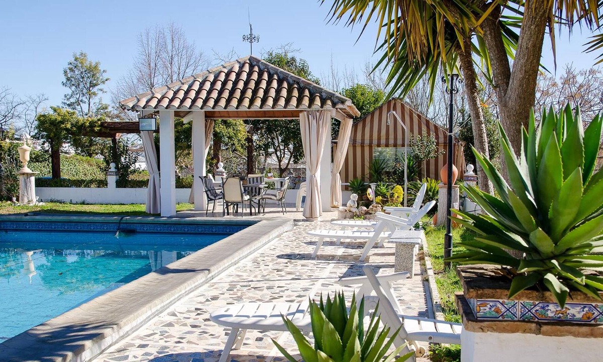 Montemayor Ski Chalet | Homerez - Spacious cottage With swimming pool