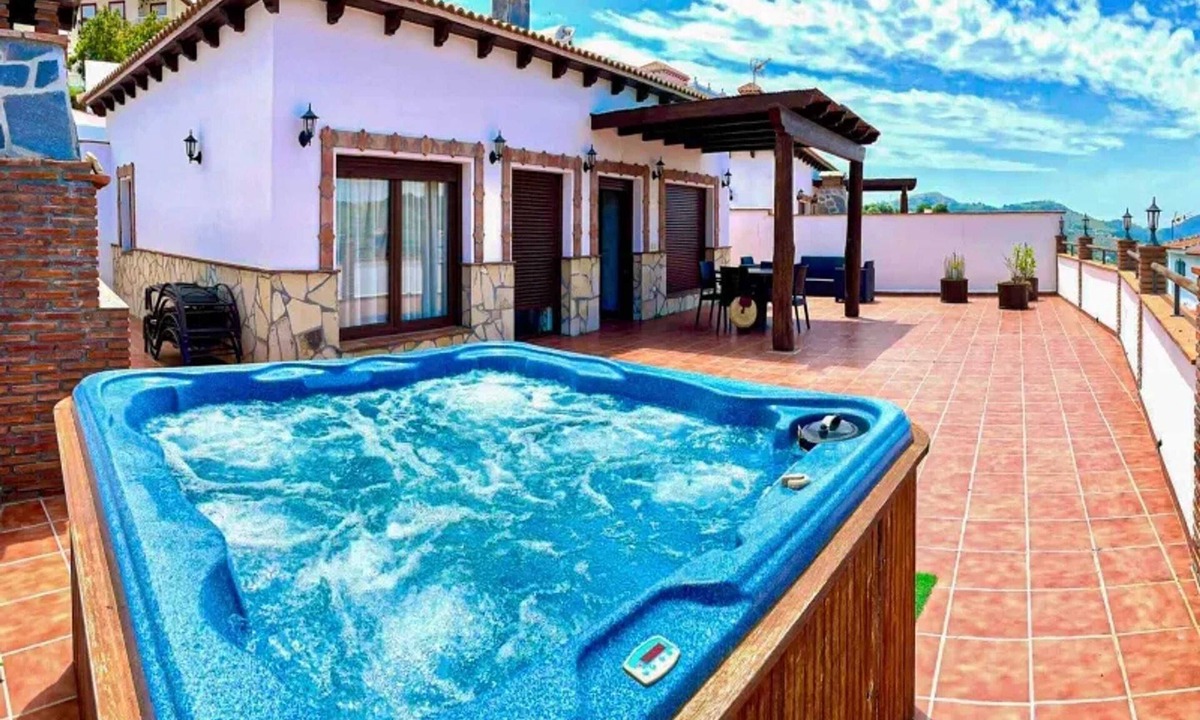 Canillas de Albaida Villa | Homerez - Villa in Canillas de Albaida