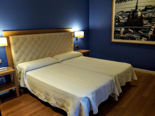 San Carlos del Valle Hotel | Hospedería Santa Elena