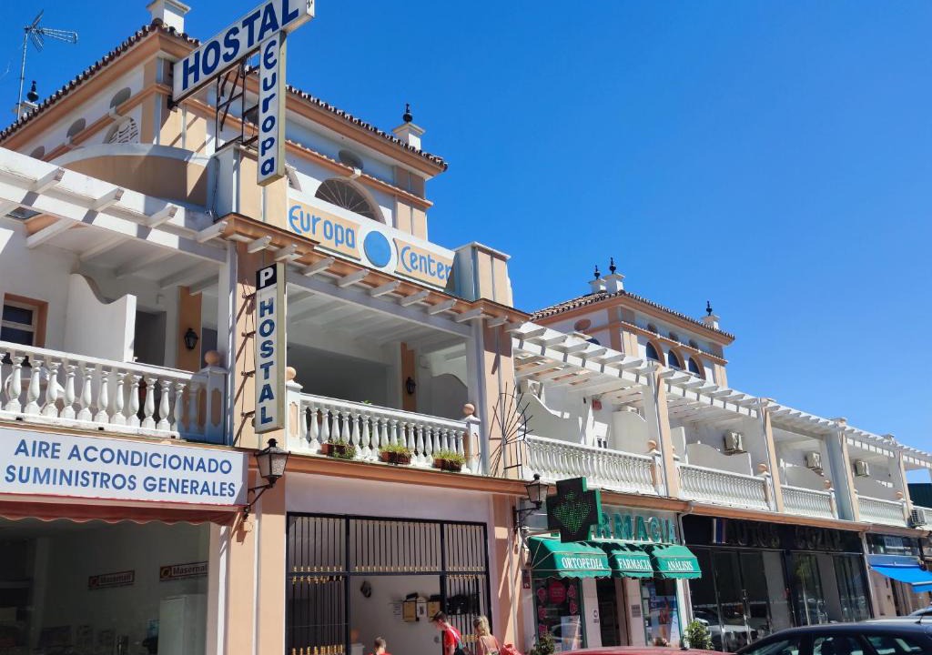 New Golden Mile House | Hostal Europa
