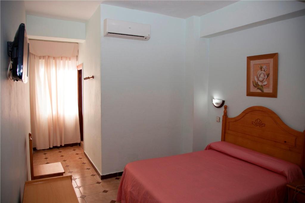 La Linea de la Concepcion House | Hostal París