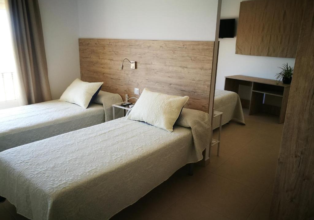La Roca de la Sierra House | Hostal Restaurante El Poligono
