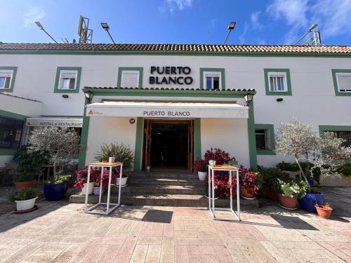 El Garrobo House | Hostal Restaurante Puerto Blanco