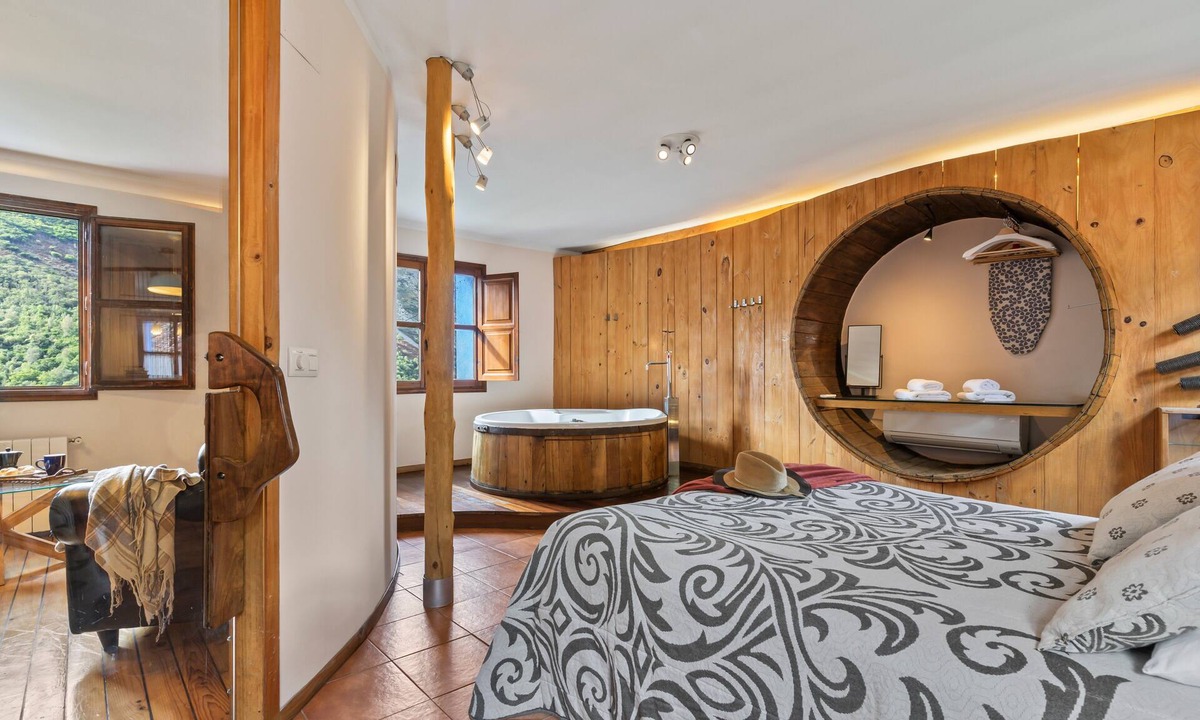 Santovena House | Hot Tub with Mountain Views in Ponga Natural Park