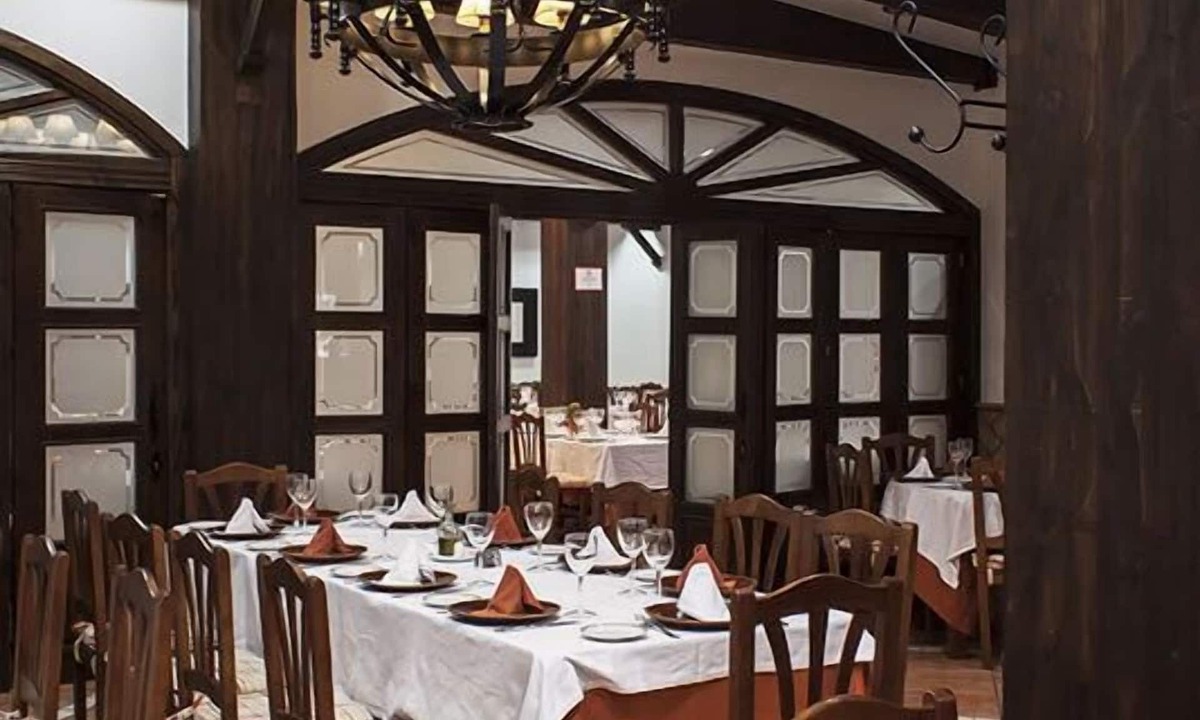 Fuensanta Hotel | Hotel Asador Albenzaire