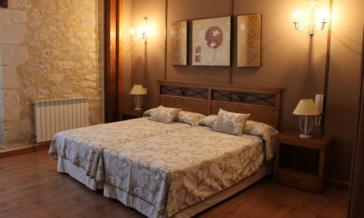 Santa Cruz de la Salceda Hotel | Hotel Restaurante Rural Las Baronas
