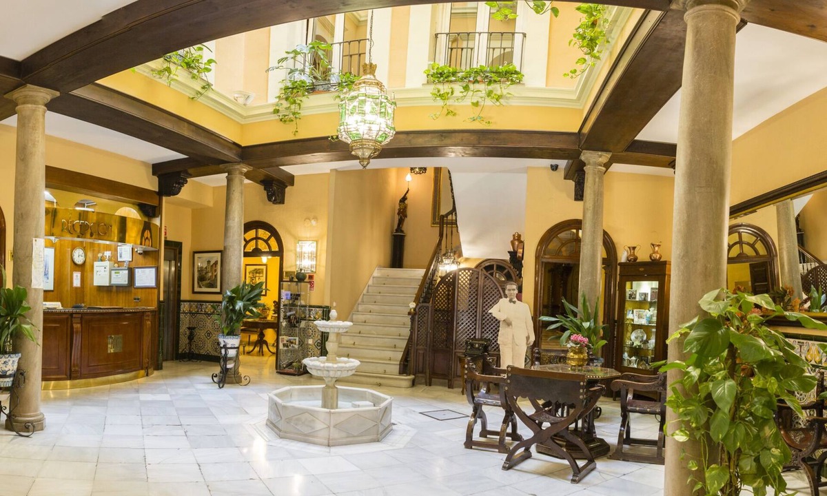 Centro - Sagrario Hotel | Hotel Reina Cristina
