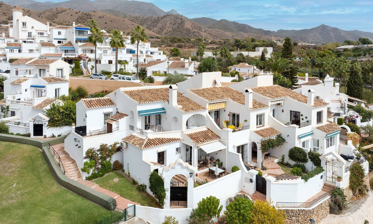 Oasis del Capistrano House | House 'Casablanca 31 El Oasis Capistrano' with sea views, shared pool and Wi-Fi