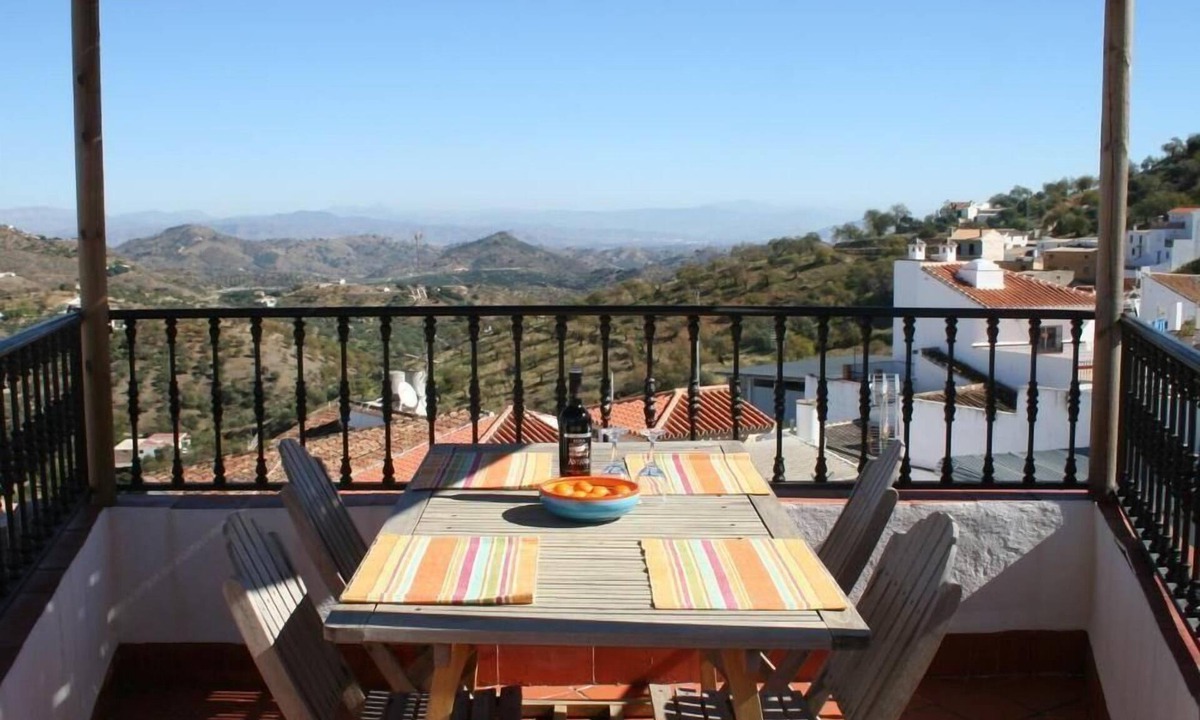 Guaro House | House in Guaro with Barbecue