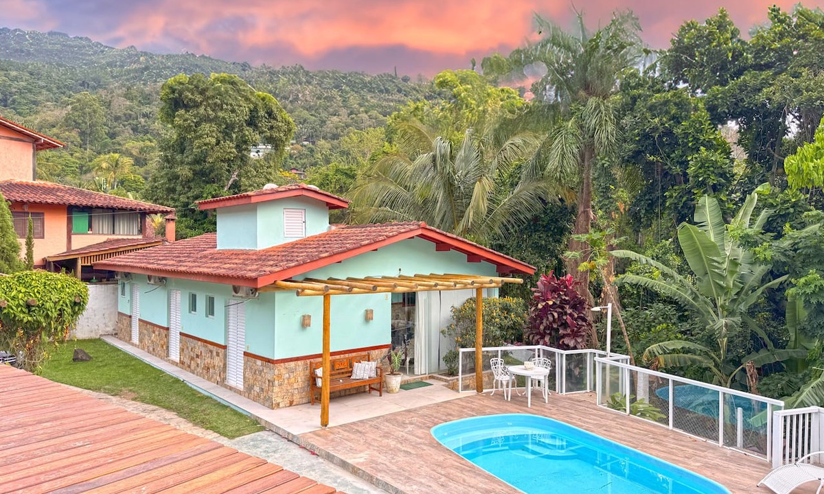 Feiticeira House | House in Ilhabela with a view of the greenery.