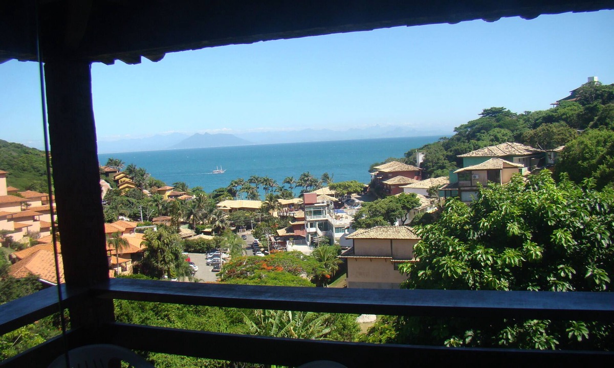 Joao Fernandes House | House on João Fernandes Beach in a gated community.