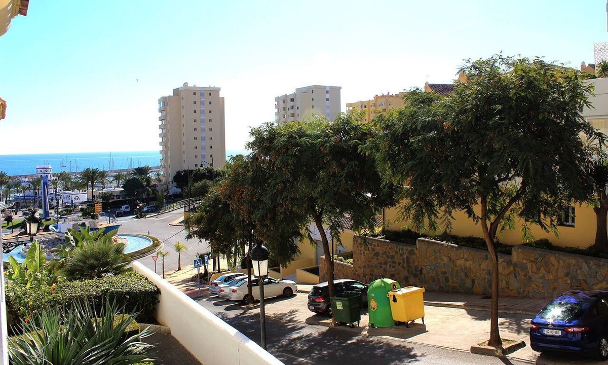 Estepona Apartment | Ideal location near the Marina