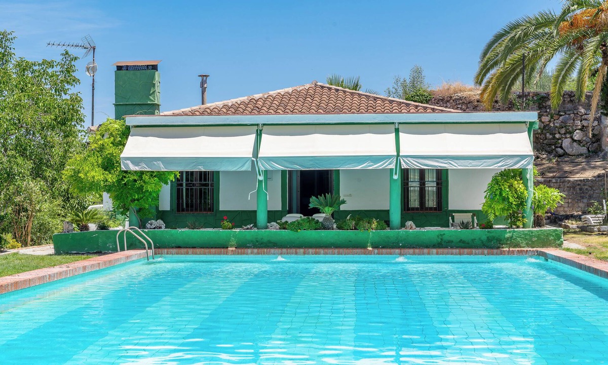 Carcabuey House | Ideal Para Conocer Andalucía, Granada, Córdoba, Málaga, con Gran Piscina, BBQ