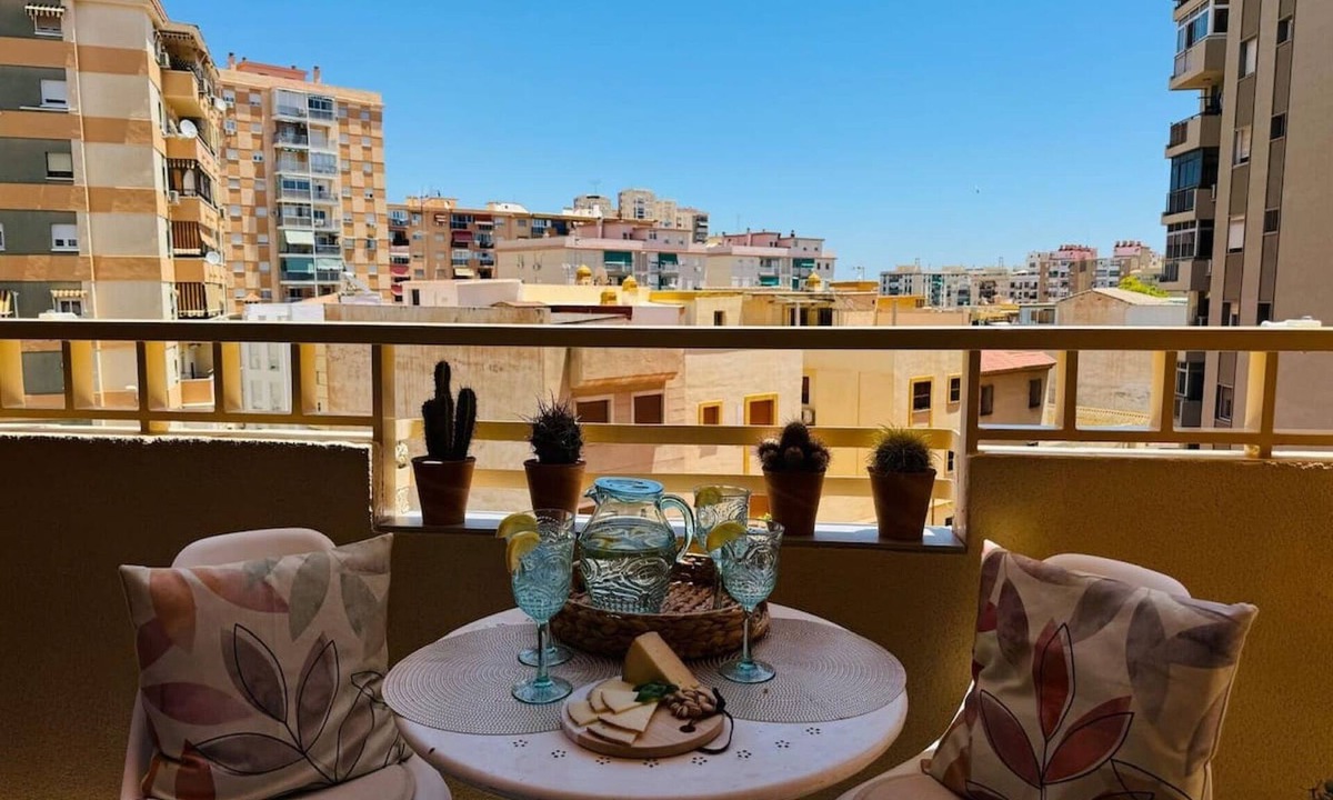 Los Tilos Apartment | Incredible Apartment near Málaga Center with Private Terrace, Wi-Fi & Air Conditioning