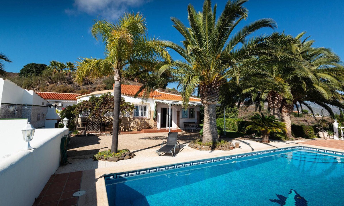 Sayalonga House | Intimate villa sea/mountain view pool palms free WiFi AC heating sauna fireplace