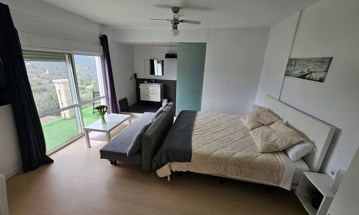 Comares Apartment | Jingtu Wellness & Spa Amitabha