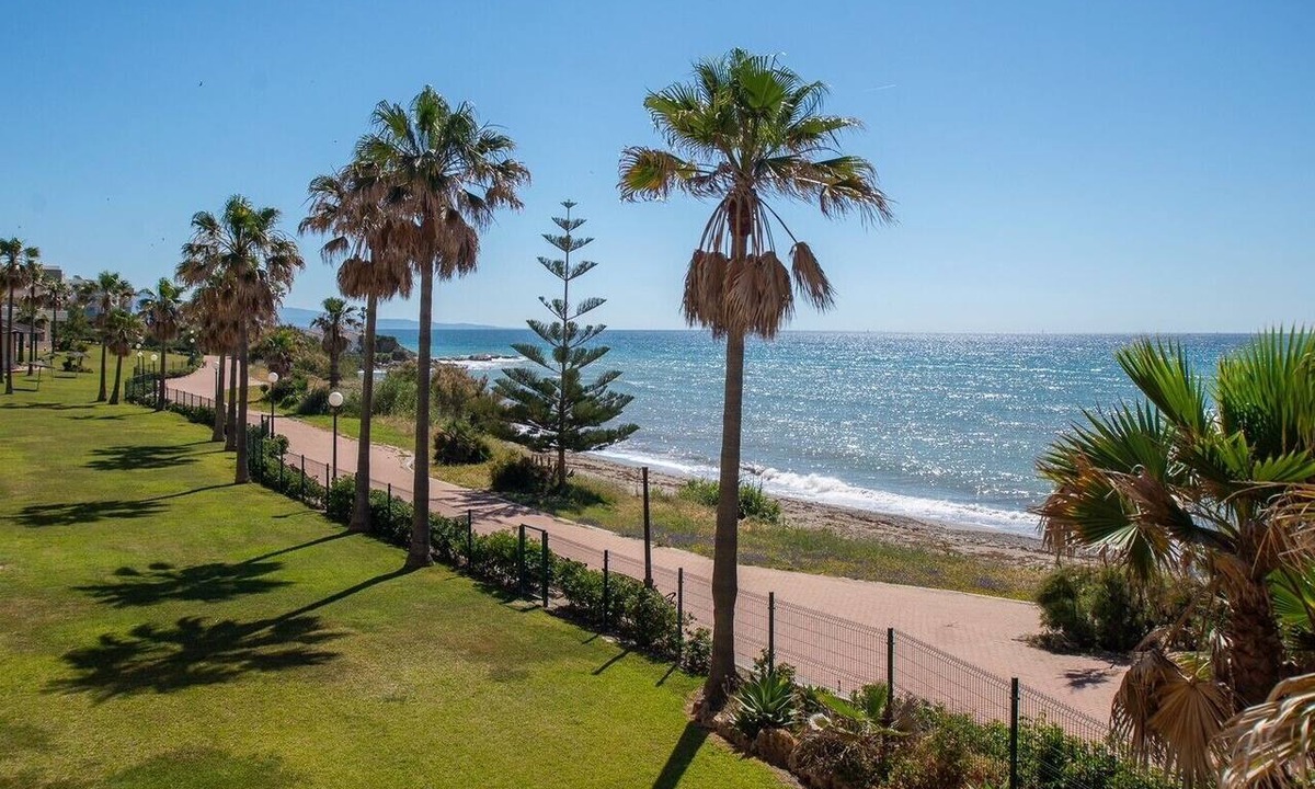 Estepona Apartment | July offer 7 to the 18th Only 1500 Euro