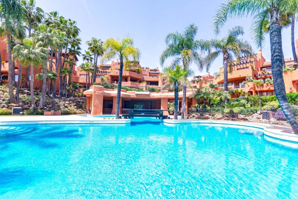 Marbella Apartment | La Alzambra, Puerto Banus