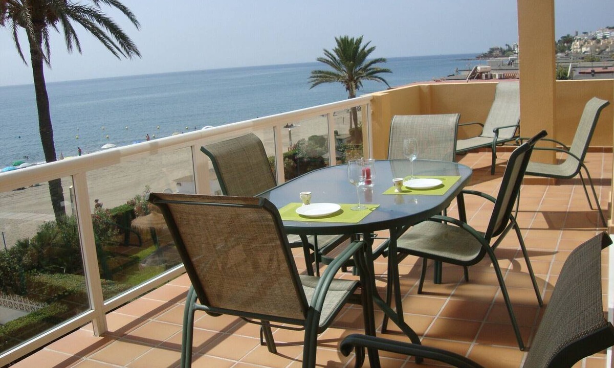 La Cala de Mijas Apartment | La Cala de Mijas. First line of beach in Arruzafa Playa