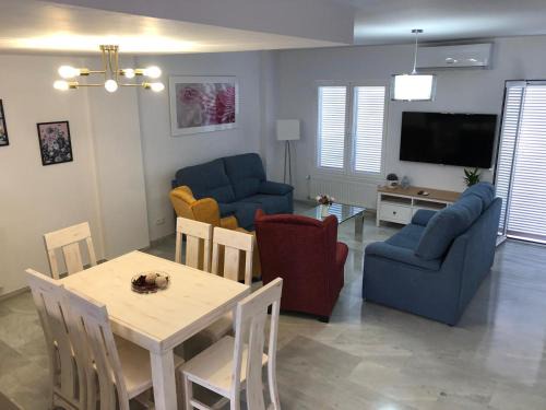 Mairena del Aljarafe House | La Casa de Las Flores