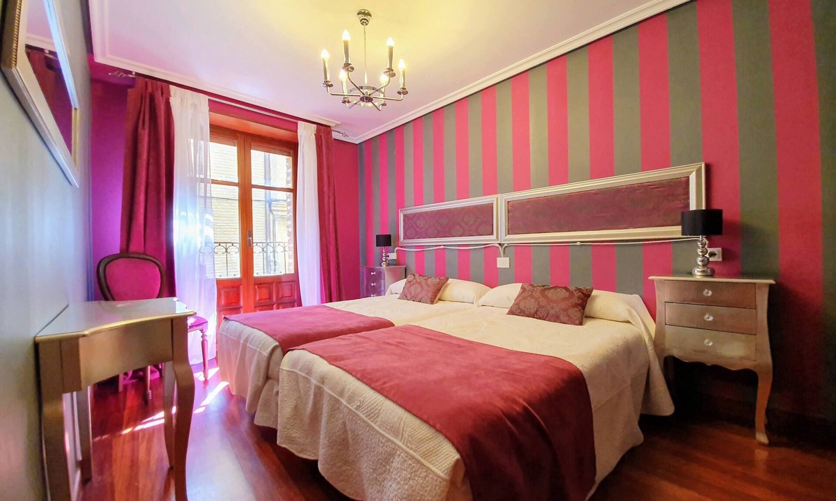 Laguardia Old Town Apartment | La Casa de Lorenzo, complete & practical accommodation. In Laguardia center!