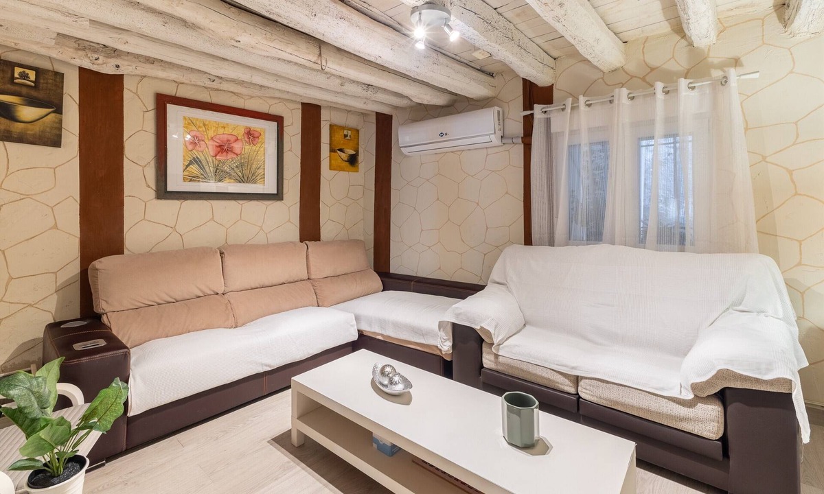 Arenas de San Pedro House | La Casa de los Abuelos - Spacious Rural Home in Sierra de Gredos for 13