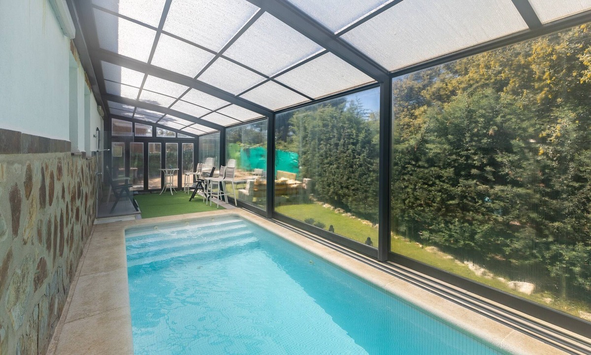 Ituero y Lama Ski Chalet | La Casa De Trasto - Chalet with Private Heated Pool and Mountain Views