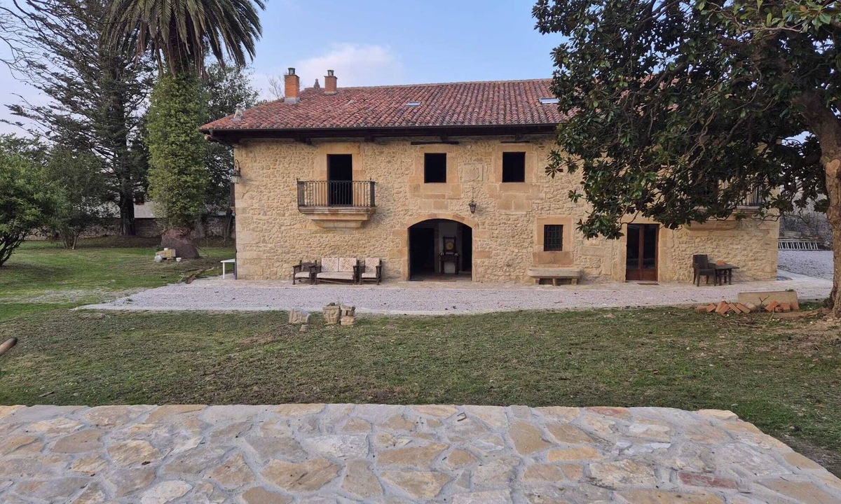 Herrerias Ski Chalet | La Casona de Cabanzón is a rural mountain house surrounded by nature.