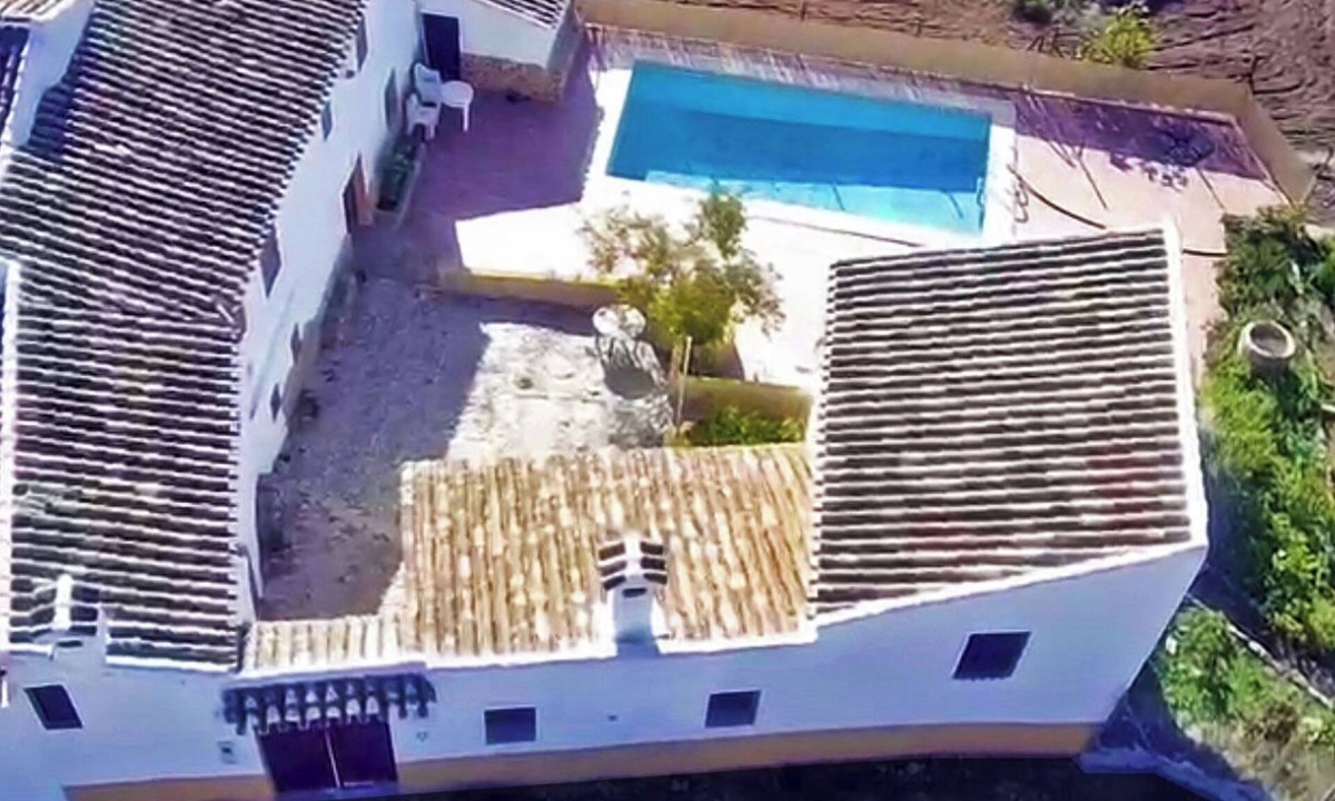 Loja Cottage | La Era Ecolodge - 3 apartment complex with private pool (8-10 people)