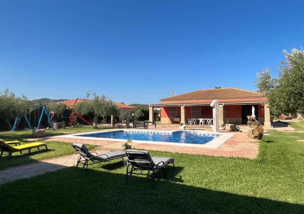 Lora Del Rio Villa | La Estacada