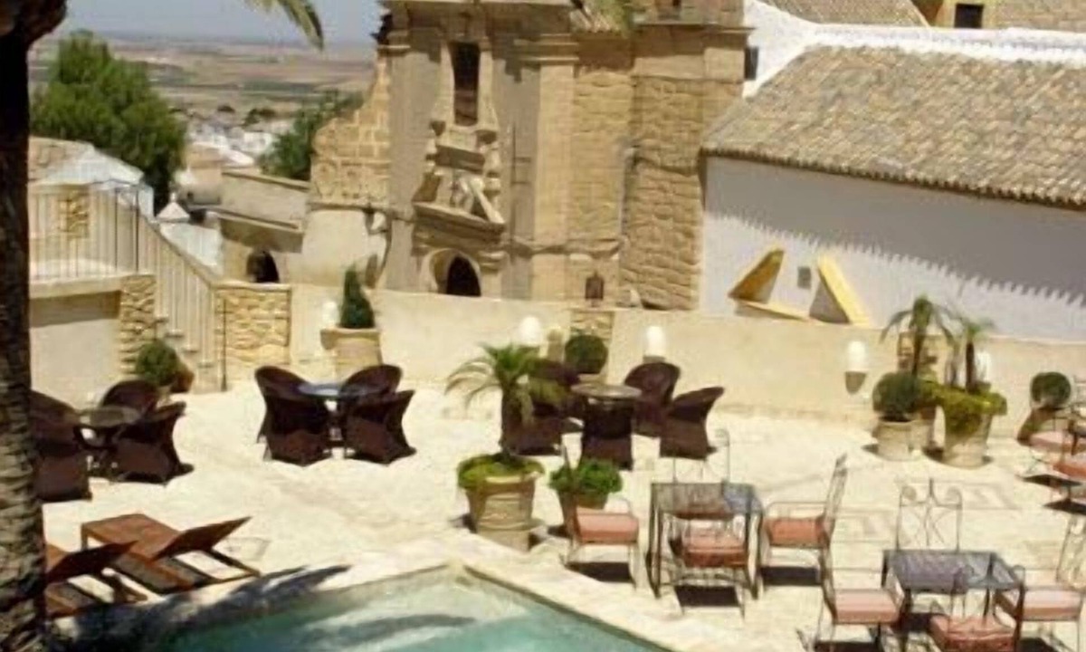 Osuna Hostel | La Hospederia Del Monasterio