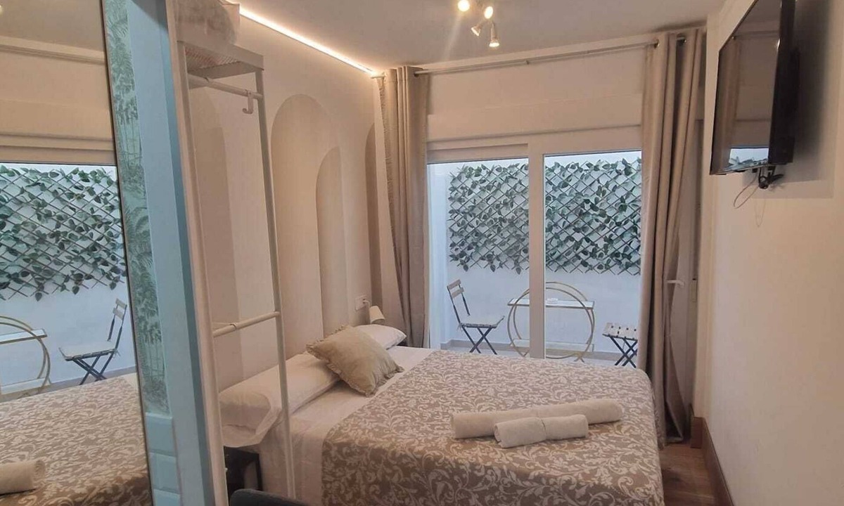 Jardin de la Abadia House | La Maison de Mar: 1º3 Bedroom with Patio and Bathroom near the beach