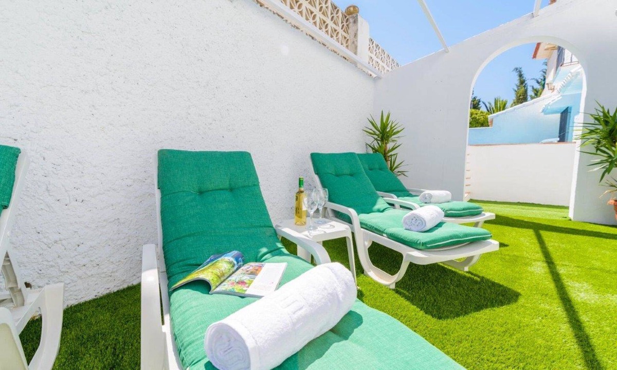 Alcaucin Hotel | Large Holiday Cava in the Natural Park of Sierra Tejeda