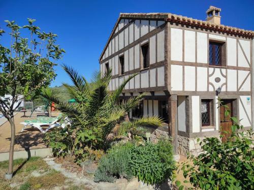 Algarinejo Apartment | Las Marrojas, secluded Tudor country cottage