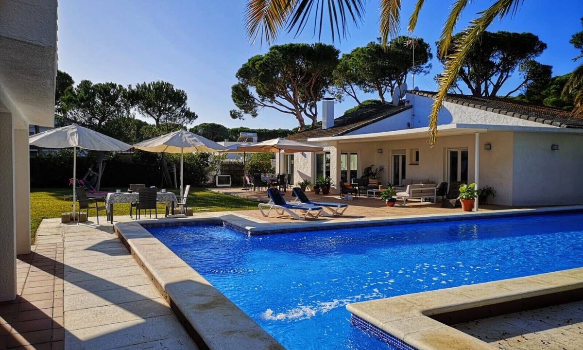 Cabo Roche Ski Chalet | Las Palmeras. R14m pool, beach 400m