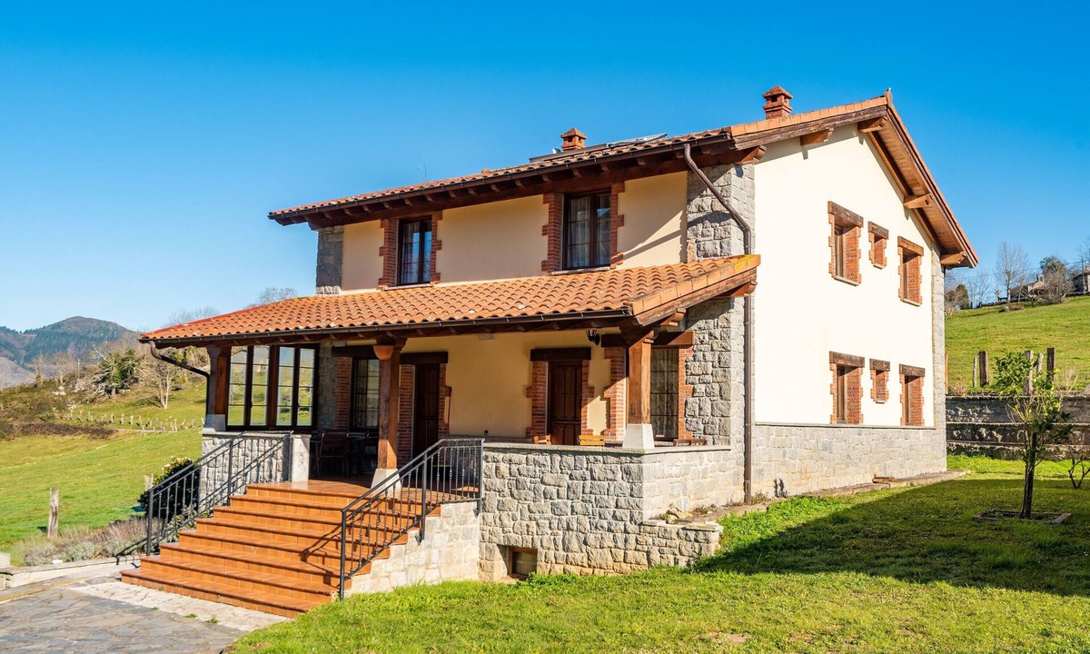 Cangas de Onis House | Les Xanes: El Busgosu – Mountain Views, Terrace & Wi-Fi