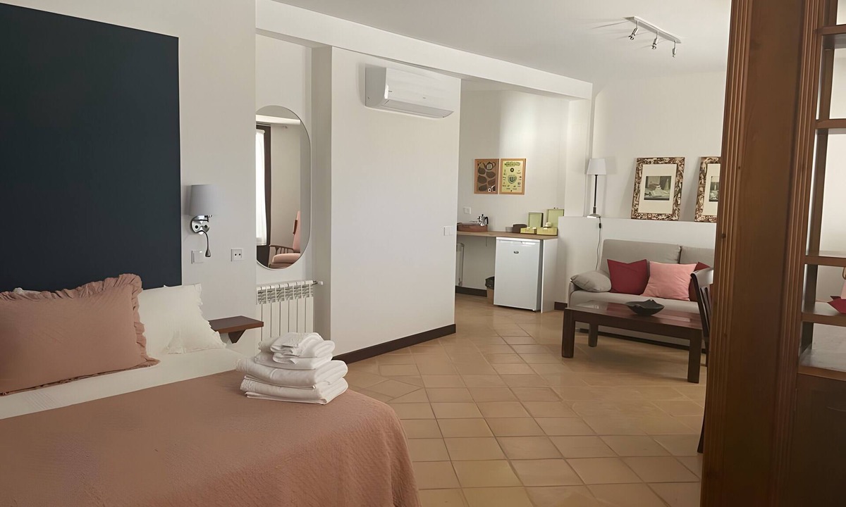 Consuegra Apartment | Library Studio in Consuegra, Land of Don Quixote