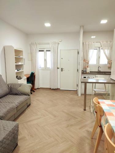 Puerto de la Torre Apartment | "LLEGAMOS A CASA" Málaga apartamento