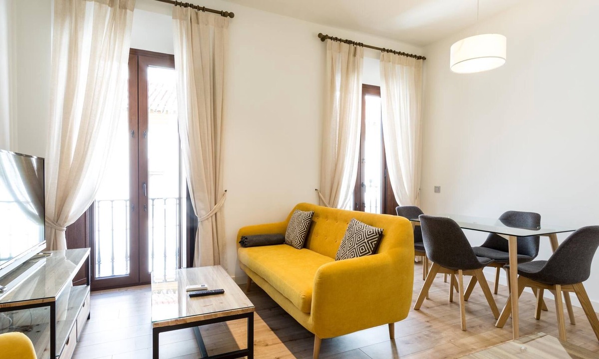 Santa Catalina Apartment | LN4 2BD+2BTH Cloakroom, Shared terrace with pool + Parking on demand
