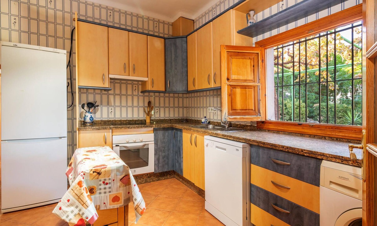 Alora House | Look forward to a dream vacation in this beautiful vacation home.