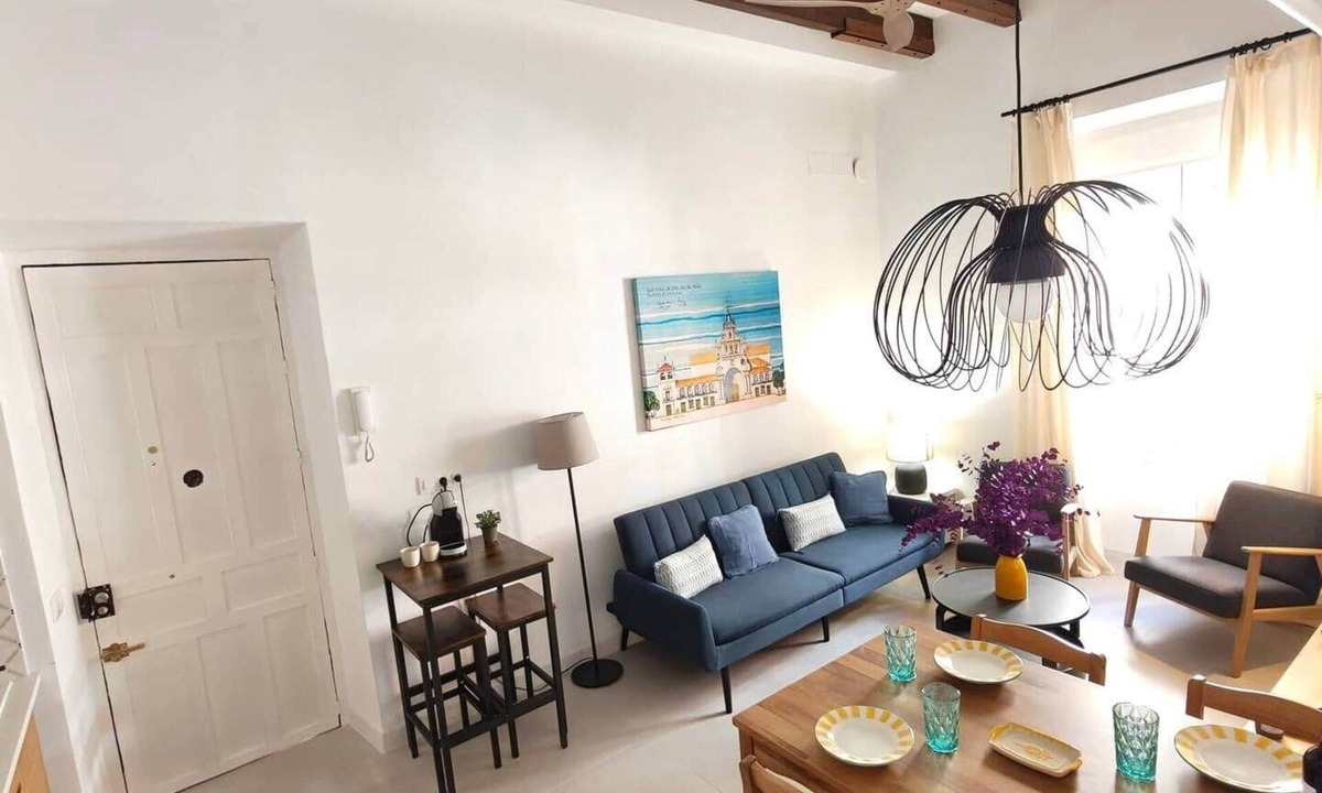 San Roque Apartment | Lope (Pinillos), apartment in historic building in San Roque neighborhood.