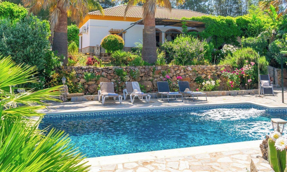 El Gastor Villa | Los Rosales del Jaral El Gastor by Ruralidays