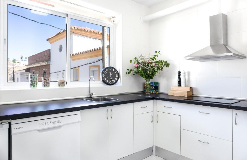 Pueblo Nuevo Apartment | Lovely 2-bedroom home in Pueblo Nuevo de Guadiaro